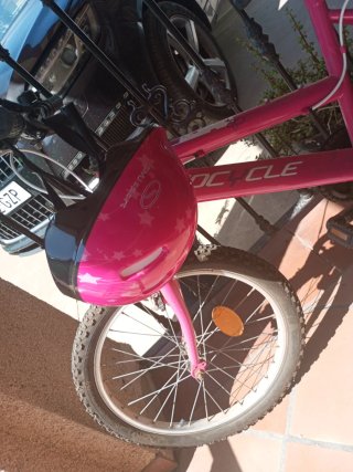 Bicicleta rosa infantil