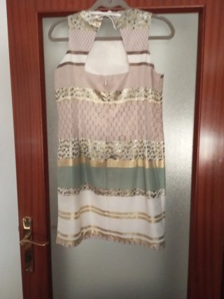 Vestido corto beige y dorado
