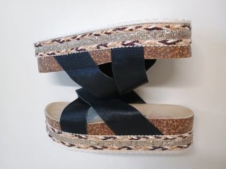 Sandalias JOMIX plataforma negras y doradas