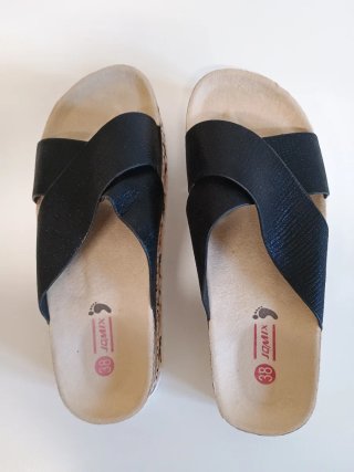 Sandalias JOMIX plataforma negras y doradas