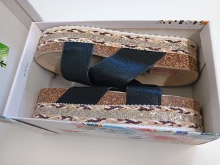 Sandalias JOMIX plataforma negras y doradas
