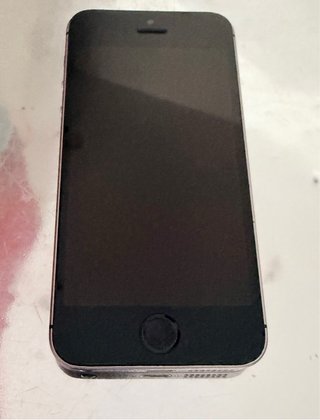 iPhone SE 16 GB Gris Antracita + Funda. Bat 80%.