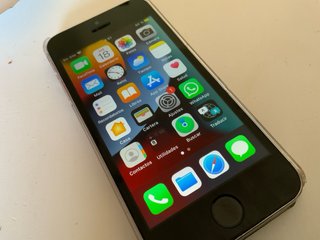 iPhone SE 16 GB Gris Antracita + Funda. Bat 80%.