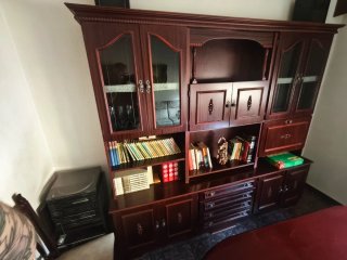 Mueble antiguo comedor madera y cristal