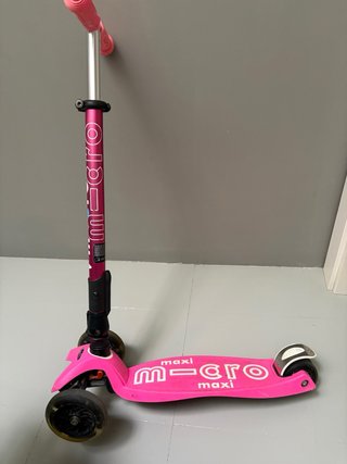 Patín Micro Maxi Deluxe Rosa- luces en la ruedas