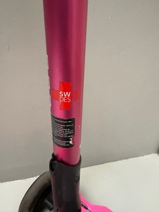 Patín Micro Maxi Deluxe Rosa- luces en la ruedas