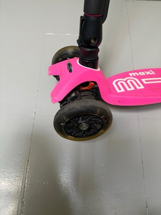 Patín Micro Maxi Deluxe Rosa- luces en la ruedas