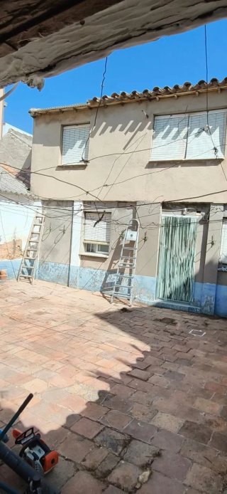 Casa de 380 MTS de 2 plantas 4 habitaciones 2 pati