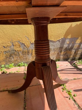 Mesa antigua de madera