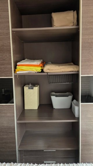 Armario 3 modulos y 3 puertas madera y cristal