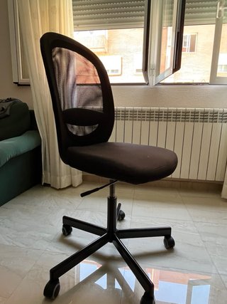 Silla de oficina negra