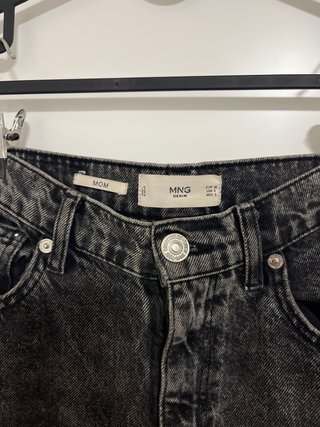 Pantalón vaquero Mango negro efecto desgastado