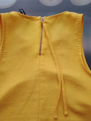 Camisa amarilla Stradivarius talla S