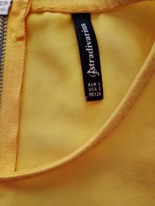 Camisa amarilla Stradivarius talla S