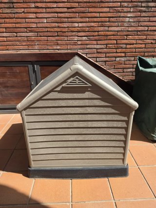 Caseta perro grande de resina
