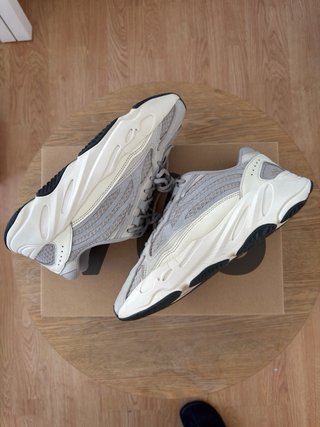 Adidas Yeezy 700 Beige/Gris