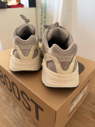 Adidas Yeezy 700 Beige/Gris
