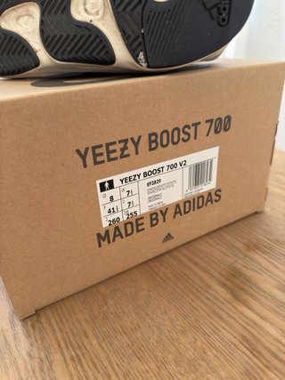 Adidas Yeezy 700 Beige/Gris