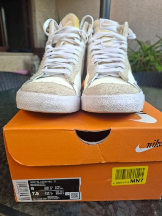 Nike Blazer Mid '77 Beige/Blanco
