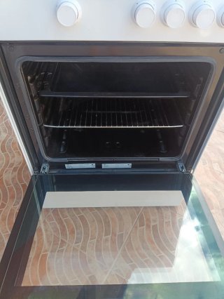 Cocina de gas blanca
