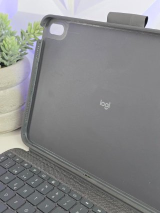 Logitech Combo Touch iPad 10ª Gen