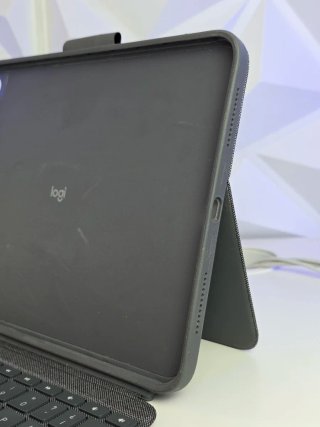 Logitech Combo Touch iPad 10ª Gen