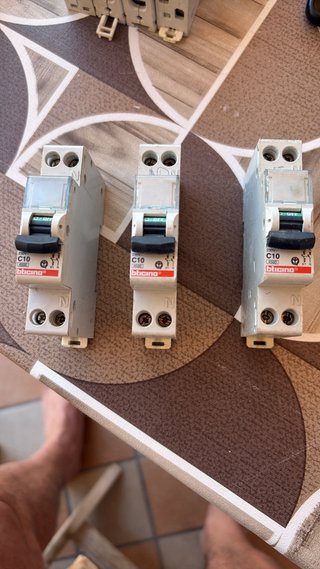 3 Interruttori Magnetotermici Bticino C10