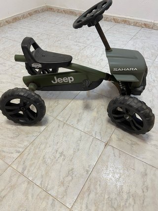 Coche a pedales JEEP SAHARA
