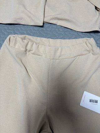 Conjunto chaqueta y pantalón beige