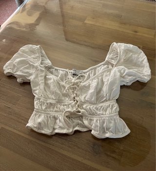 Blusa Bershka blanca romántica mangas abullonadas