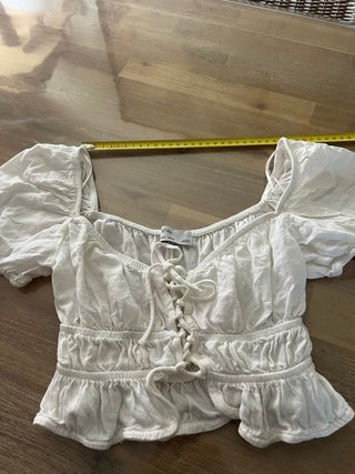 Blusa Bershka blanca romántica mangas abullonadas