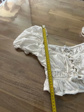 Blusa Bershka blanca romántica mangas abullonadas