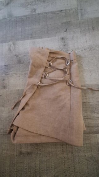 Falda pantalón marrón con cordones y cremallera