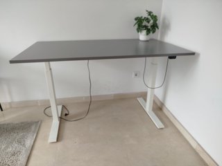 2 Escritorios elevables eléctricos Ikea