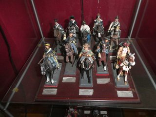 Collezione di soldatini di piombo di cavalleria e libri