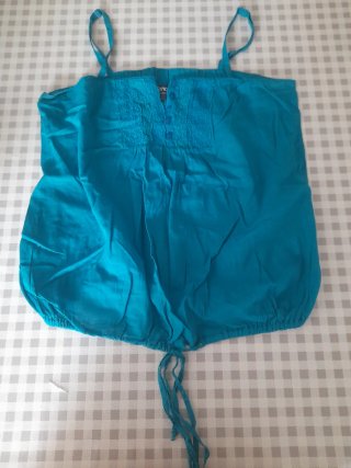 Camiseta tirantes azul con cordón