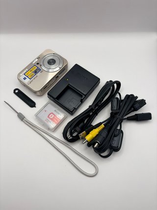 Cámara Sony Cyber-shot DSC-N2 Dorada de Segunda mano por 89 EUR en