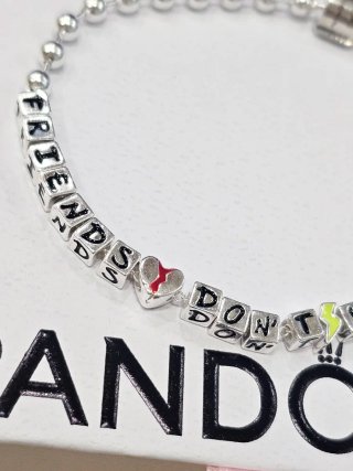 Pulsera Pandora Stranger Things Friends Don't Lie