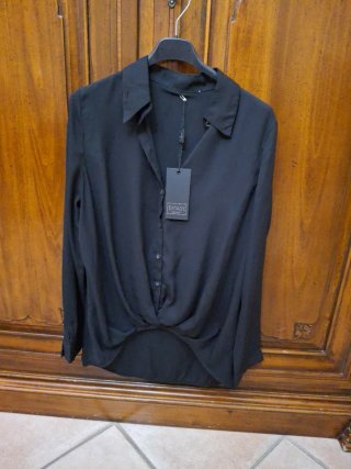 Camicia nera con nodo frontale taglia M