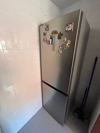 Nevera Hisense Inox Combi 308 litros ¡como nueva!