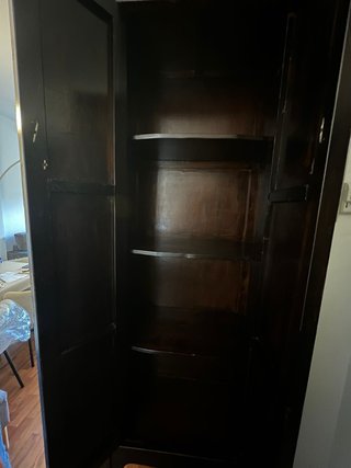 Mueble madera estilo oriental con cierre de metal