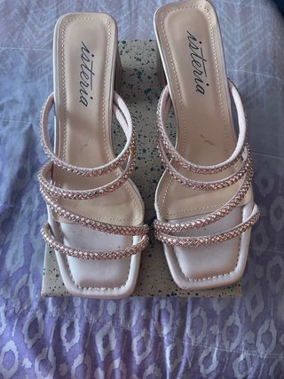Sandalias tacón rosas y doradas con brillos