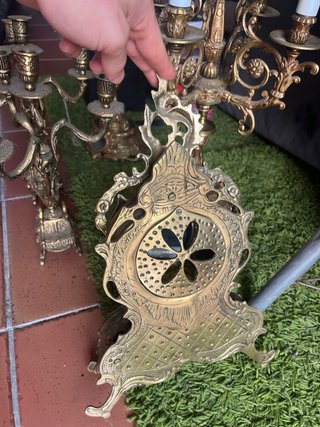 Candelabros dorados de bronce con reloj a conjunto
