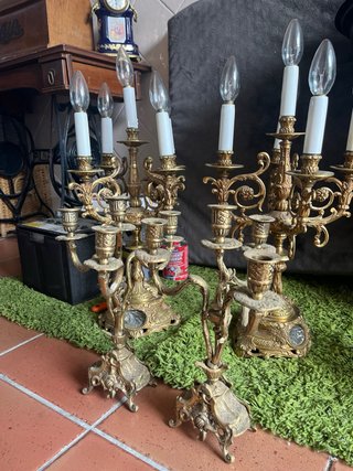 Candelabros dorados de bronce con reloj a conjunto