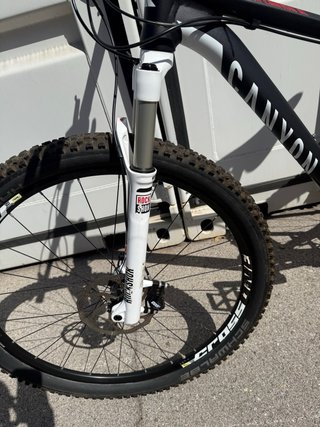 Bicicleta de Montaña Canyon Negra