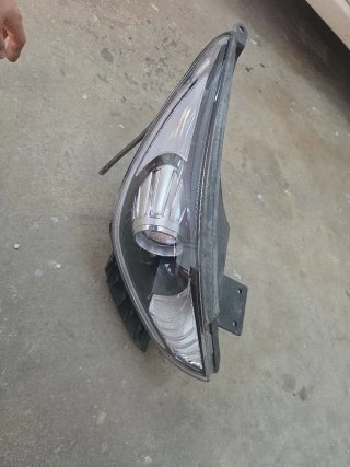 Faro derecho Kia Niro con pequeños golpes