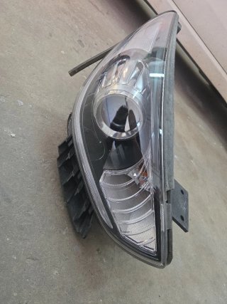 Faro derecho Kia Niro con pequeños golpes