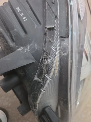 Faro derecho Kia Niro con pequeños golpes