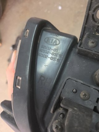 Faro derecho Kia Niro con pequeños golpes