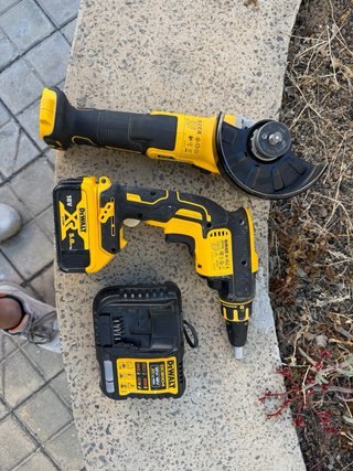Atornilladora y Radial Dewalt 18V